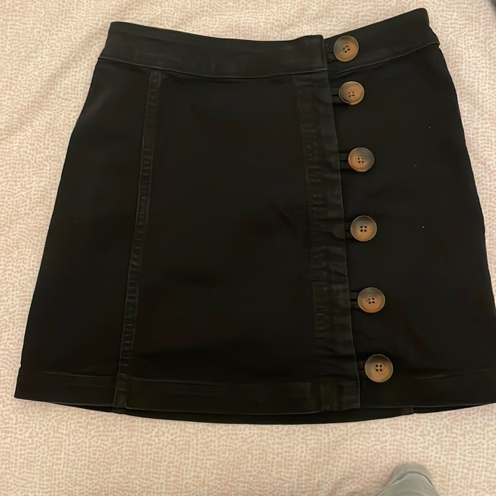 free people black fitted skirt with buttons size 0